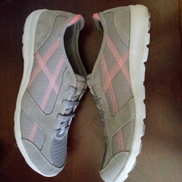 Shoes - Picture 4 of 4